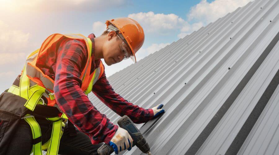 Professional gutter cleaning in West York, IL
